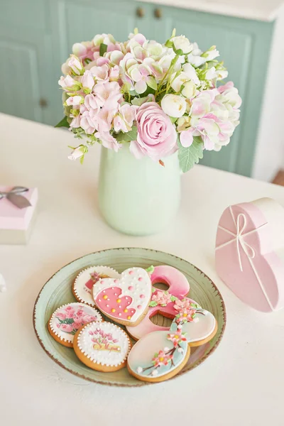 Gingerbreads March Bright Kitchen Flowers — Stock Photo, Image