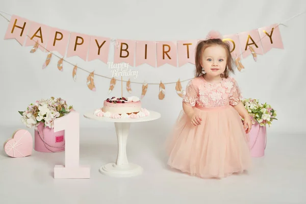 Chica Con Pastel Cumpleaños Año Edad Sesión Fotos Del Bebé —  Fotos de Stock