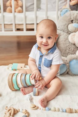 Çocukla çocuk odası, oyuncak