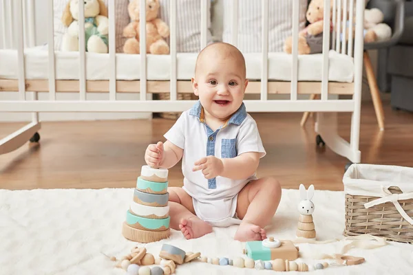 Çocukla çocuk odası, oyuncak