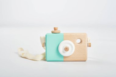 Beyaz arka plan üzerinde izole Ahşap oyuncaklar