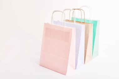 Beyaz arka plan üzerinde kağıt torba, izole