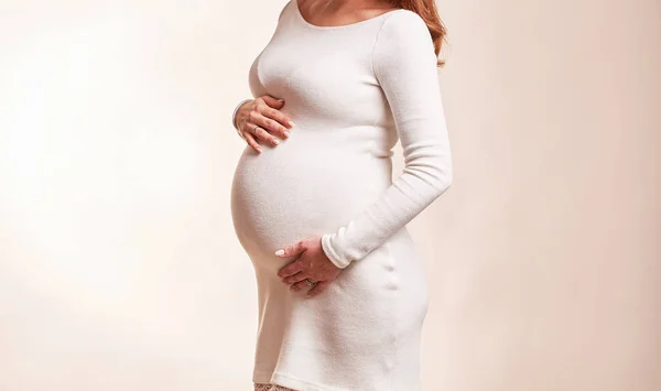 Schwangere Auf Hellem Hintergrund Foto Ohne Gesicht Rahmen — Stockfoto