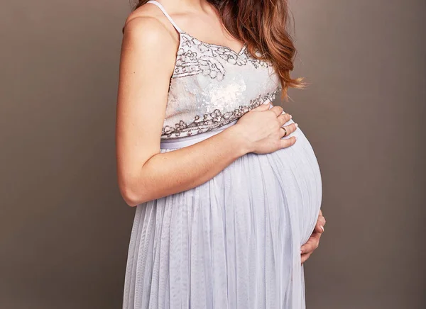 Chica Embarazada Sobre Fondo Claro Foto Sin Rostro Marco — Foto de Stock