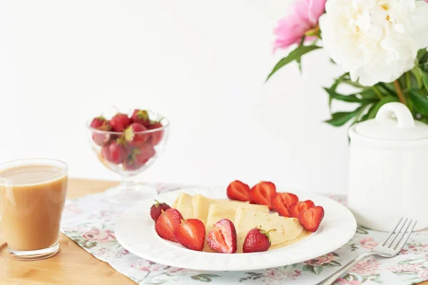 Pancakes Strawberries Coffee Table Vase Peonies White Background — Stock Photo, Image