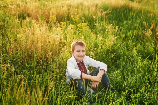 Niño Ucraniano Bordado Campo — Foto de Stock