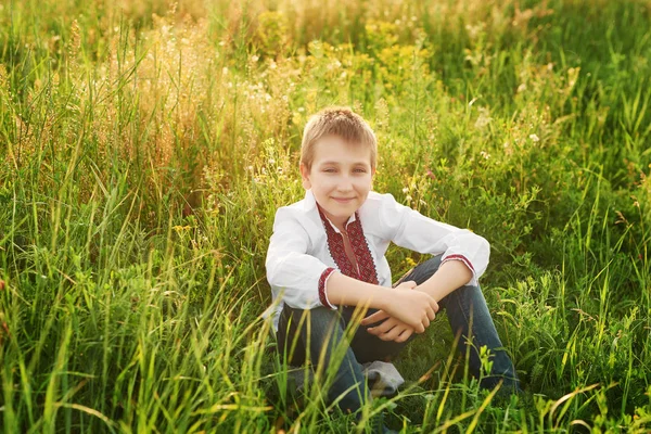 Niño Ucraniano Bordado Campo — Foto de Stock