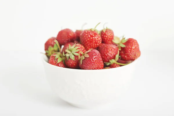 Healthy Food Strawberries White Background Food Vegetarians Vegans Ecological Products — Stock Photo, Image