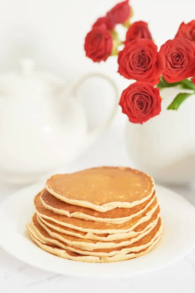 Unabhängigkeitstag Juli Amerikanische Pfannkuchen Auf Dem Tisch Neben Geschirr Und — Stockfoto