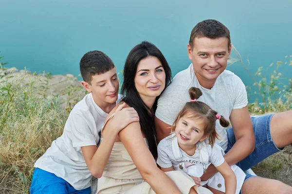 Family Children Son Daughter Vacation Lake Summer Sunset — Stock Photo, Image