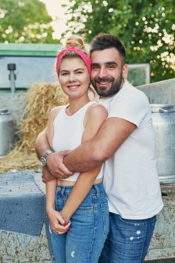 hasat karpuz ile pikap yakın hipsters çift