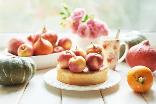 Naken Tårta Med Pumpa Och Äpplen Fönstret För Thanksgiving Eller — Stockfoto
