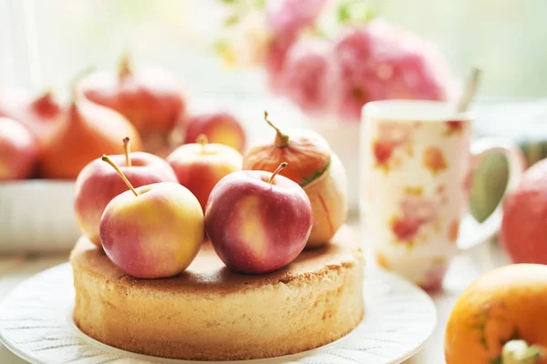 Naken Tårta Med Pumpa Och Äpplen Fönstret För Thanksgiving Eller — Stockfoto