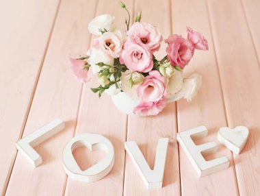 masada çiçeklerle kelime aşk