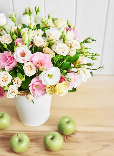 Blumenstrauß Und Äpfel Muttertagsgrußkarte Guten Morgen Alles Gute Zum Geburtstag — Stockfoto