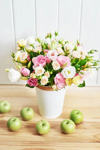 Blumenstrauß Und Äpfel Muttertagsgrußkarte Guten Morgen Alles Gute Zum Geburtstag — Stockfoto