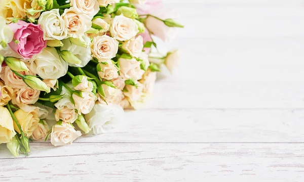 Blumen Zum Frauentag Muttertagsgrußkarte Blumenstrauß Eustoma Und Rosen Der Vase — Stockfoto