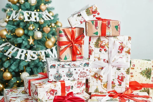 Gift Boxes Christmas Tree Background Luxury New Year Gift Merry — Stock Photo, Image