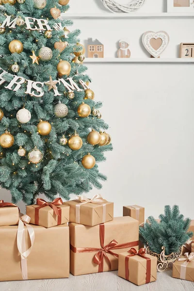 Geschenk Boxen Weihnachtsbaum Hintergrund Luxus Neujahrsgeschenk Frohe Weihnachten Hintergrund Mit — Stockfoto