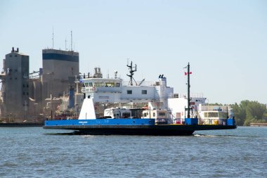 Sorel-Tracy, Amerika Birleşik Devletleri-11 Haziran 2018: Catherine Legardeur feribot tekne Sorel-Tracy, Quebec, Kanada yaz öğleden sonra güneşli bir gün