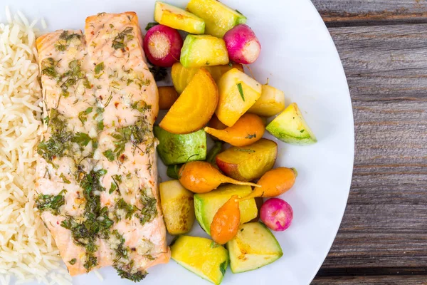 Hierba Ajo Salmón Con Plato Asado Hortalizas Menudas — Foto de Stock