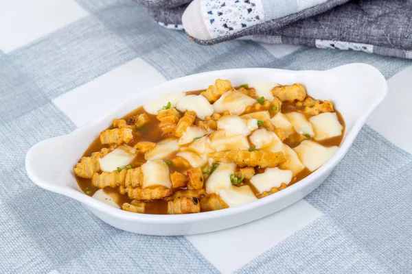 Restaurante Deliciosa Comida Poutine Mantel Comida Canadiense Hecha Con Papas — Foto de Stock