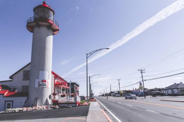 Matane, Amerika Birleşik Devletleri-09 Ağustos 2017: yaz Matane sahil görünümü turistik fenerinde. Matane Gaspe yarımadanın Quebec, Kanada, Saint Lawrence Nehri'nin güney kıyısında bir şehirdir