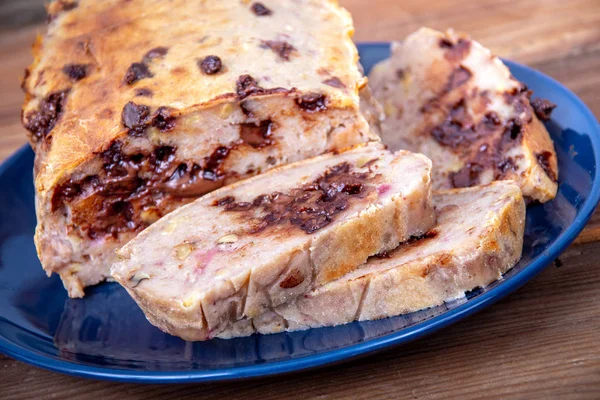 Pastel de pan de frutos secos de chocolate de plátano casero — Foto de Stock