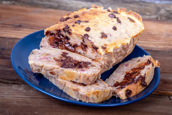 Pastel de pan de frutos secos de chocolate de plátano casero — Foto de Stock