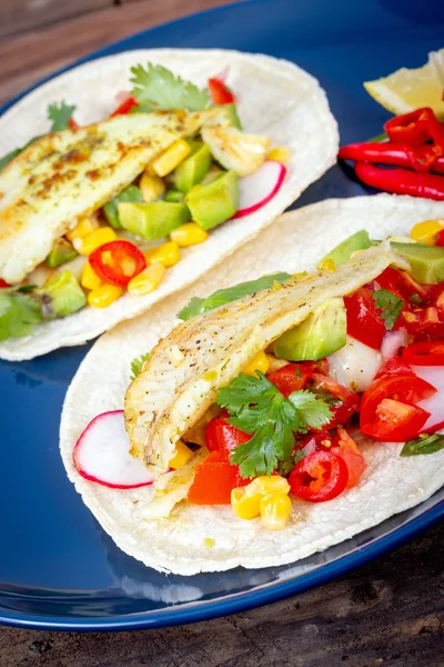 Läckra färsk fisk Tacos närbild — Stockfoto