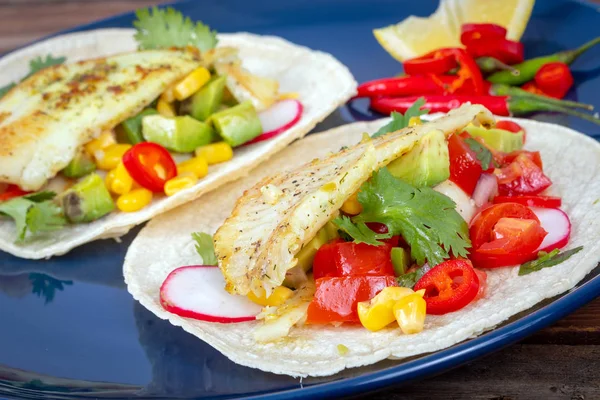 Deliciosos tacos de peixe fresco close-up — Fotografia de Stock