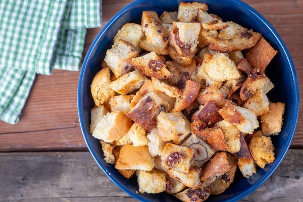 Čerstvě domácí chlebové crouton — Stock fotografie