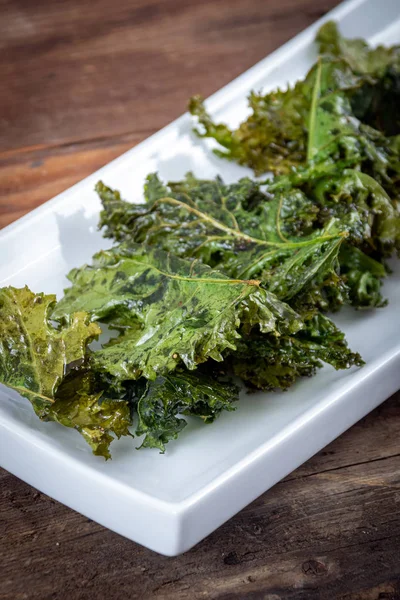 Oven baked olive oil and salt kale chips — Stock Photo, Image
