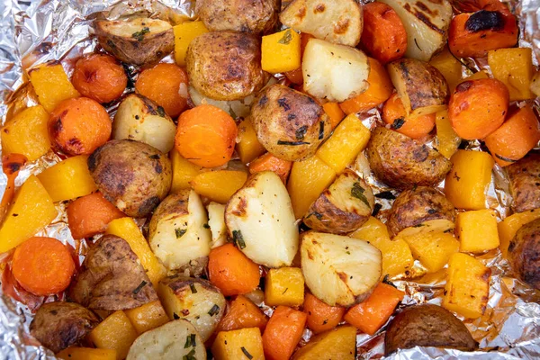 Cenouras Batata Assadas Pastinaga Com Erva Folha — Fotografia de Stock