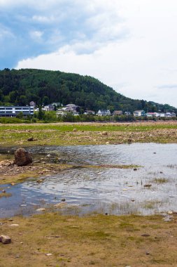 Saguenay 'daki La Baie kasabası Quebec Canada Ha! Ha1 Bay görünümü