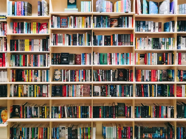 Iasi Románia May 2019 Sokféle Könyvek Eladó Library Könyvesbolt Jogdíjmentes Stock Fotók