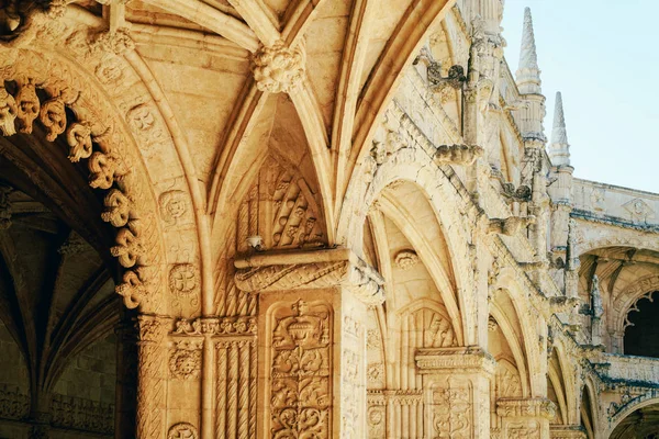 耶罗尼莫斯希罗尼米茨修道院的圣杰罗姆秩序在里斯本 葡萄牙建于葡萄牙晚期哥特式曼努埃尔建筑风格 — 图库照片