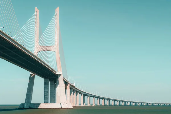 リスボンポルトガルの25デアブリル橋 4月25日橋 の建築の詳細 — ストック写真