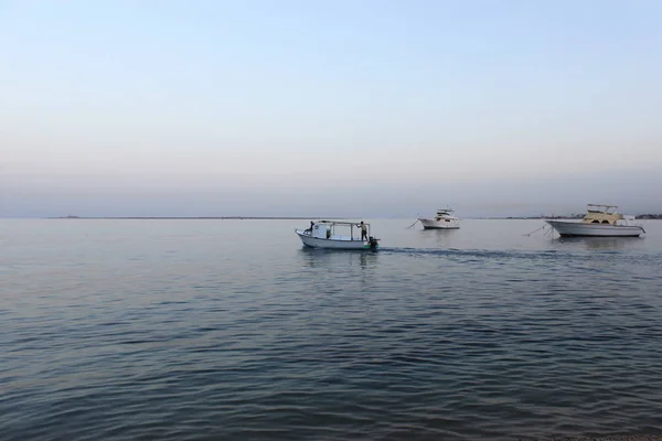 Perahu Dan Nelayan Atasnya Memancing Laut Merah Safaga Mesir Gambar — Stok Foto