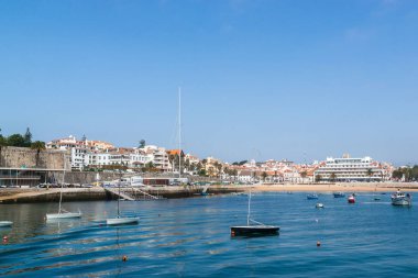 Cascais deniz manzarası. Bir banliyösü olan Lizbon, Portekiz. Atlantik Sahili. Yaz güneşli gün. 