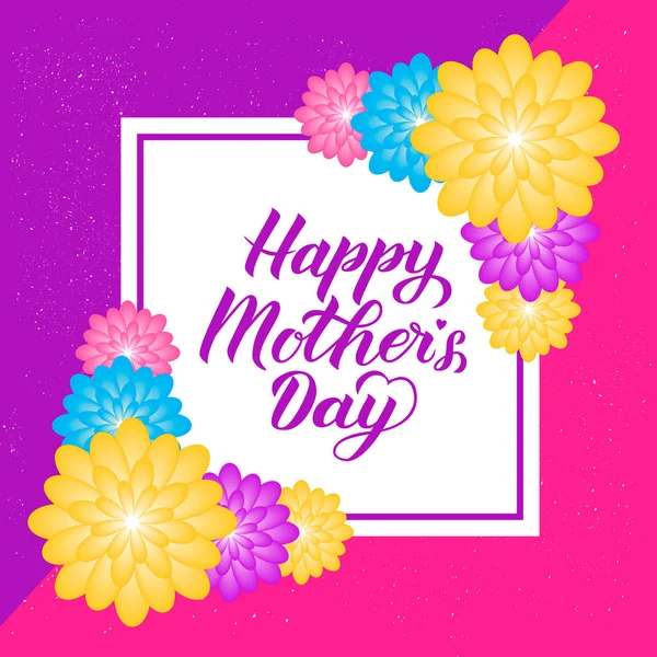 Happy Ημέρα της μητέρας καλλιγραφία γράμματα με πολύχρωμα ανοιξιάτικα λουλούδια. Κοπής χαρτιού origami εικονογράφηση διάνυσμα στυλ. Πρότυπο για μητέρες ημέρα κόμμα προσκλήσεων, ευχετήριες κάρτες, ετικέτες, φυλλάδια, πανό. — Διανυσματικό Αρχείο