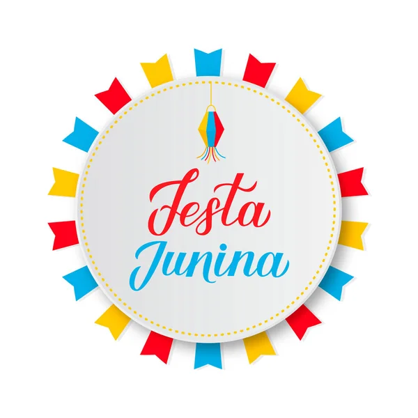 フェスタジュニナは、紙皿に旗や提灯を持つレタリング。ブラジル6月フェスティバルフェスタデサンジョアン。タイポグラフィポスター、バナー、招待状、チラシなどのテンプレートを簡単に編集できます。. — ストックベクタ