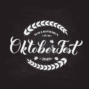 Oktoberfest kaligrafi el tebeşir tahtası arka plan üzerinde yazı.