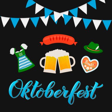 Oktoberfest el yazısı düz stil geleneksel sembollerle yazılmış. Almanya, Bavyera 'da bira festivali. Logo tasarımı, poster, afiş, broşür, davetiye, kupa vs. için vektör şablonu.