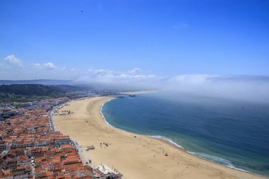 Portekiz, Nazare plajının manzarası. Atlantik Okyanusu kıyıları