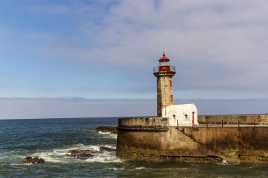 Porto 'da Douro nehrinin ağzındaki deniz feneri, Portekiz' de