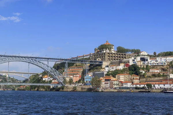 Вид на Порту и Вила-Нова-де-Гайя, Португалия. Дом Луис I — стоковое фото