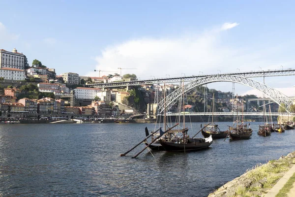Набережная реки Дору, Порту, Португалия. Традиционный порт — стоковое фото
