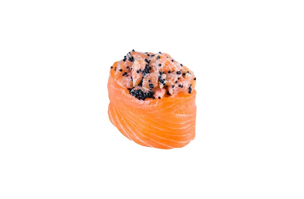 生の鮭とトビウオを使った日本の軍艦寿司 鮭の切り身にトビコのキャビア 鮭を包んだ軍艦ケシ サイドビュー パンアジア料理白を基調とした軍艦島 — ストック写真
