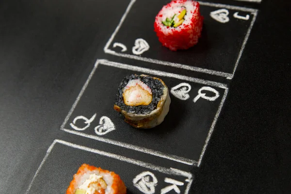 Poker Ručně Kreslené Karty Japonskými Sushi Rolky Tmavém Křídovém Pozadí — Stock fotografie